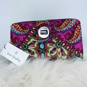 NWT Vera Bradley Turnlock Wallet Resort Medallion